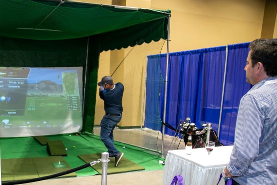 Attendee at the Golf Simulation at EC22